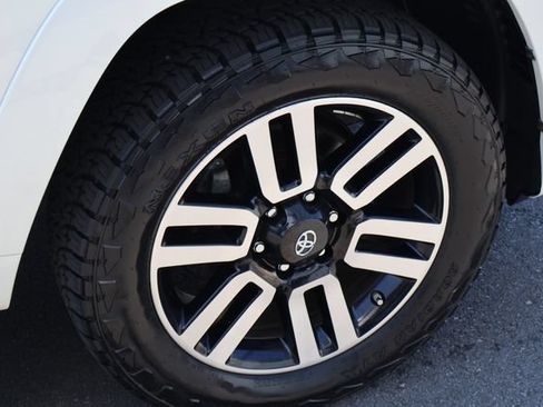 Used 2018 Toyota 4Runner Limited AWD/4WD image 29
