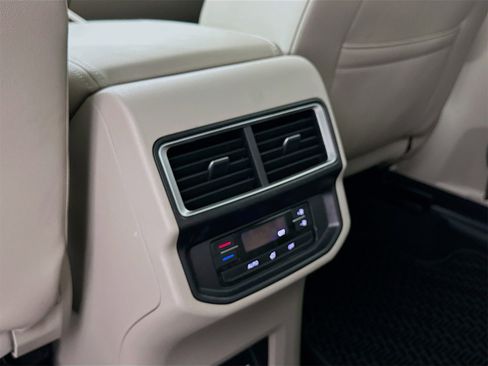 Used 2024 Volkswagen Atlas SE image 27