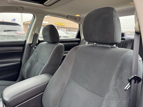 Used 2015 Nissan Altima 2.5 SV w/ Convenience Package FWD image 12