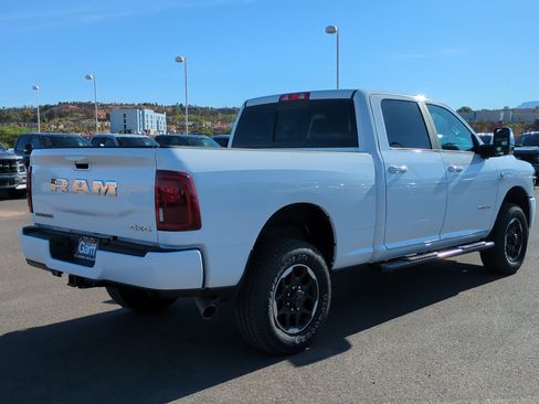 Used 2025 RAM 2500 Laramie AWD/4WD image 3