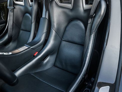 Used 2005 Porsche Carrera GT image 24