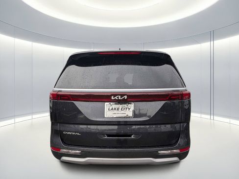 Used 2024 Kia Carnival LX FWD image 5