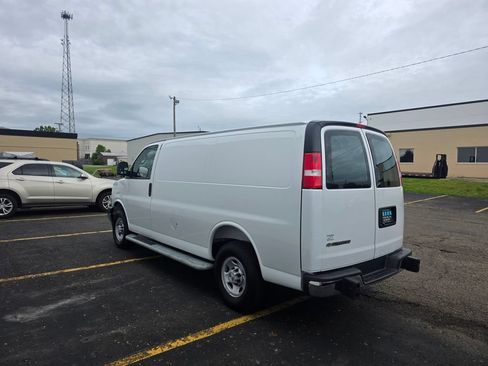 Used 2025 Chevrolet Express 2500 w/ Driver Convenience Package RWD image 7