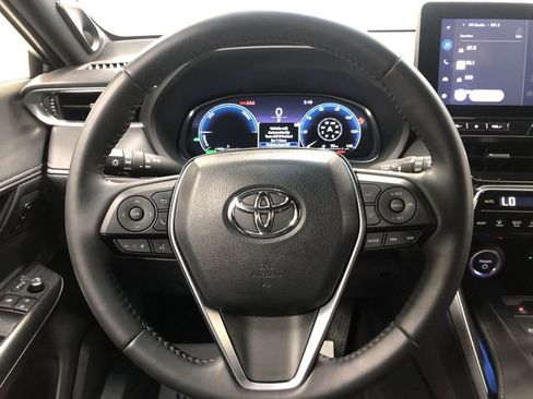 Used 2023 Toyota Venza Limited image 17