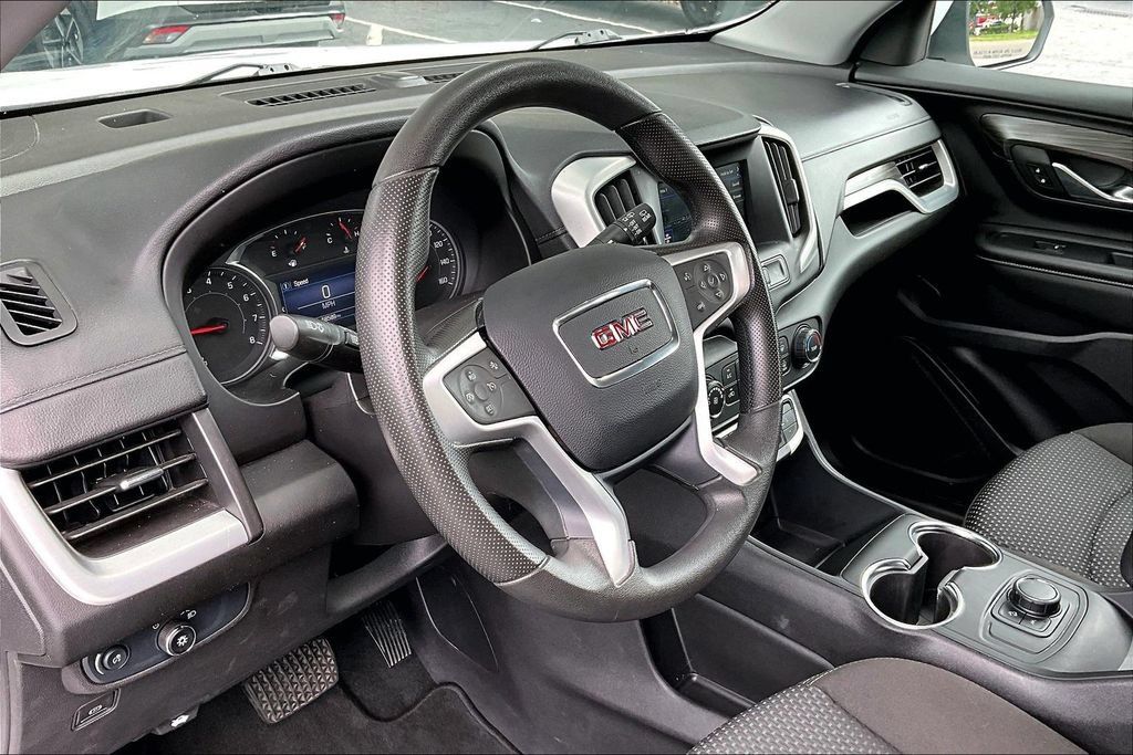 Used 2024 GMC Terrain SLE AWD/4WD image 17