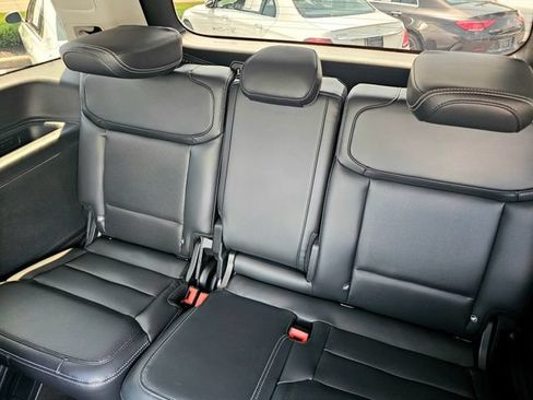 Used 2025 Ford Expedition Platinum w/ Driver's Package AWD/4WD image 27