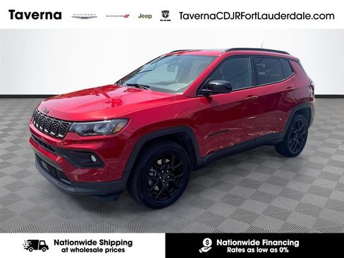 Used 2025 Jeep Compass Latitude w/ Sun & Sound Group AWD/4WD image 1
