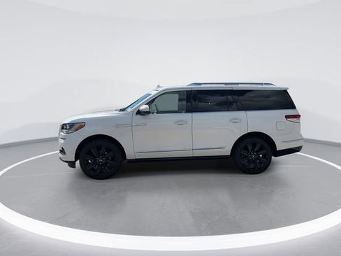 Used 2023 Lincoln Navigator Reserve AWD/4WD image 4