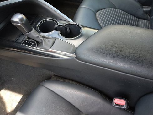 Used 2020 Toyota Camry SE image 26