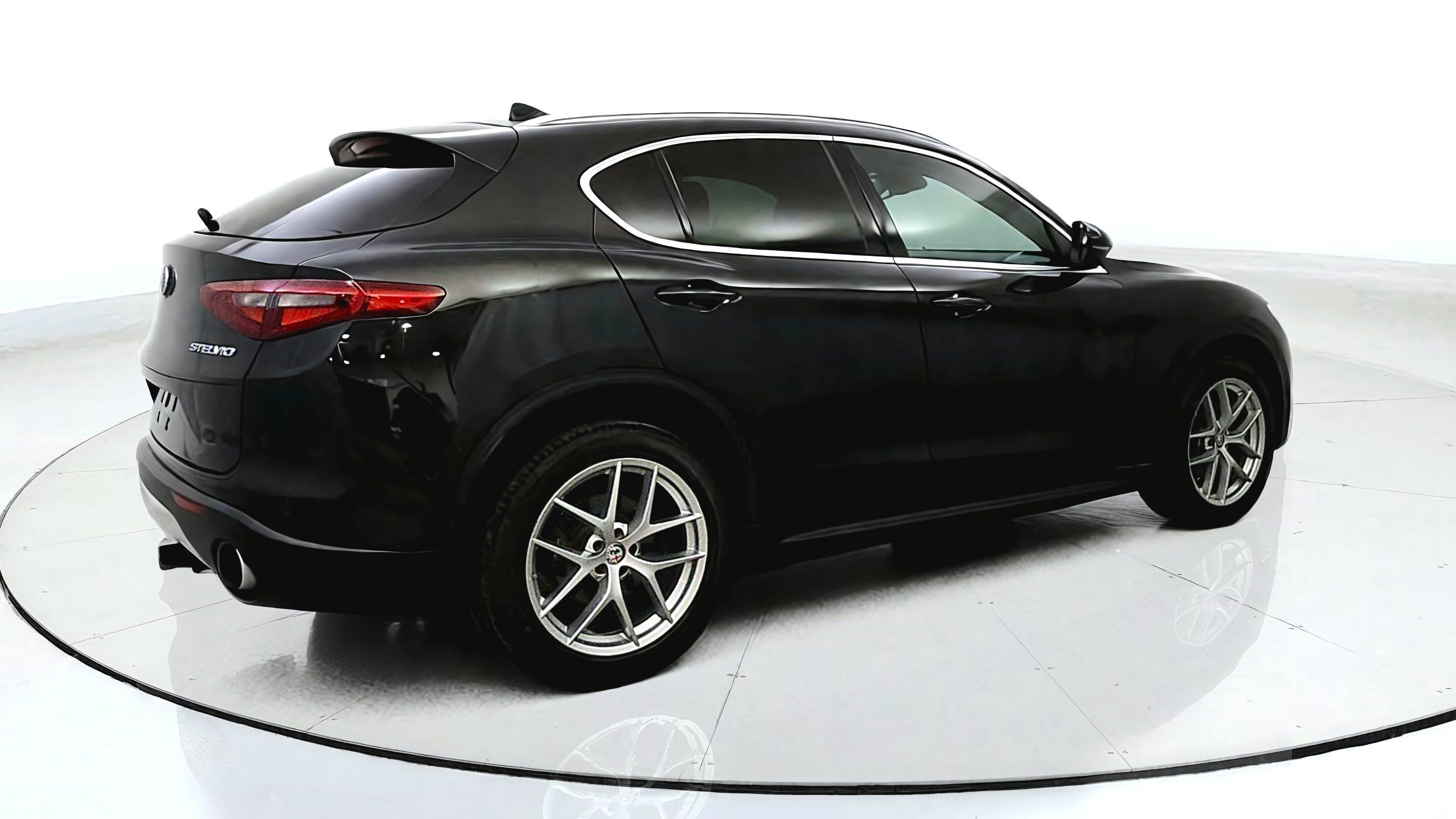 Used 2018 Alfa Romeo Stelvio Ti AWD/4WD image 7