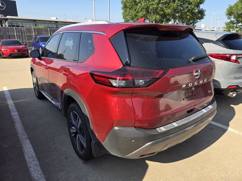 Used 2023 Nissan Rogue SL w/ SL Premium Package FWD image 4