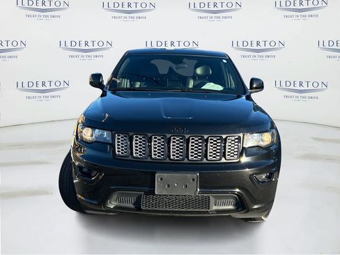 Used 2021 Jeep Grand Cherokee Laredo X image 2