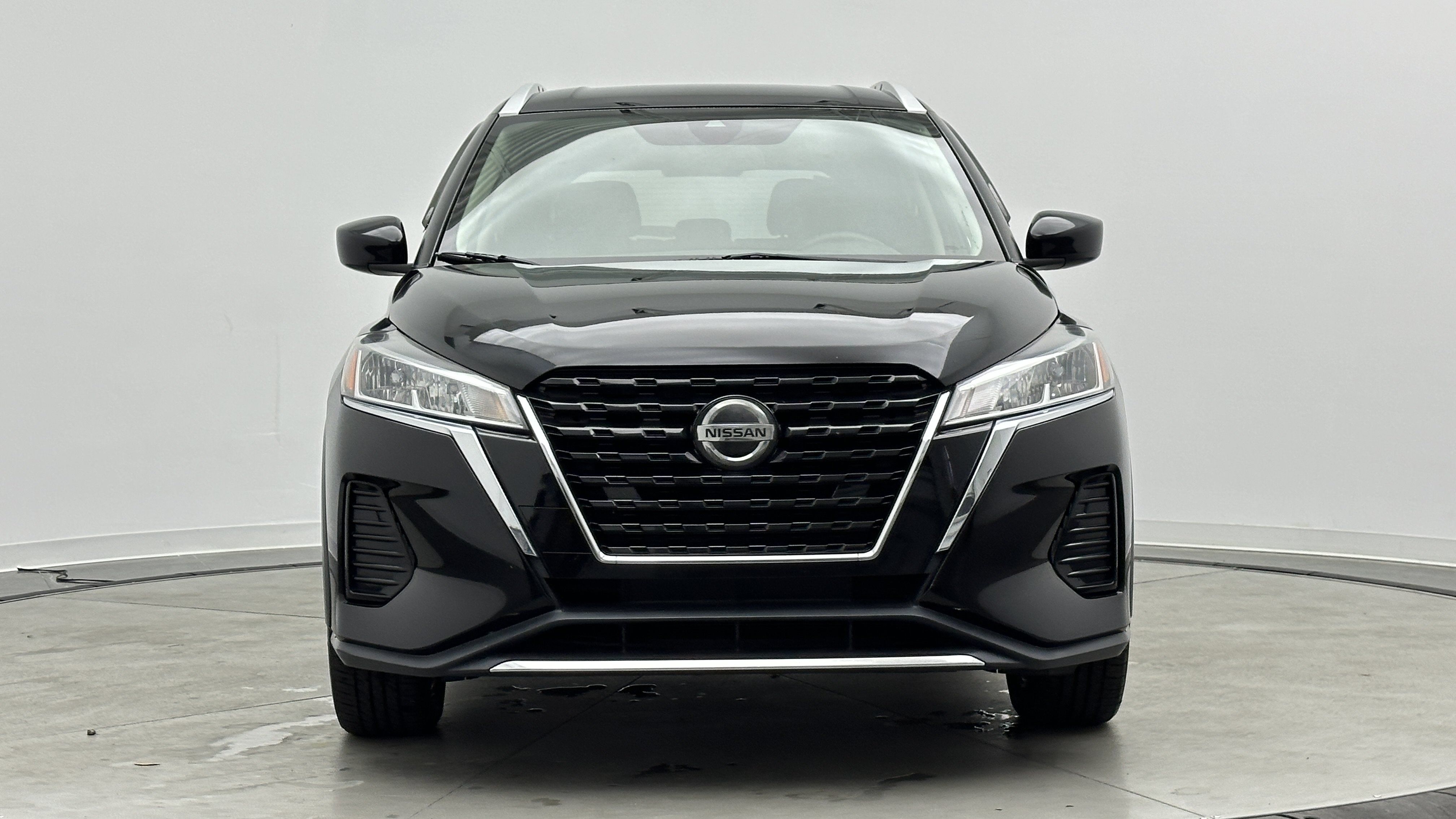 Used 2021 Nissan Kicks SV FWD image 2