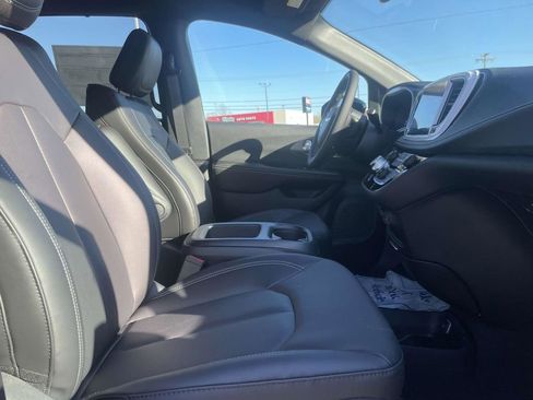 New 2026 Chrysler Pacifica Select FWD image 14