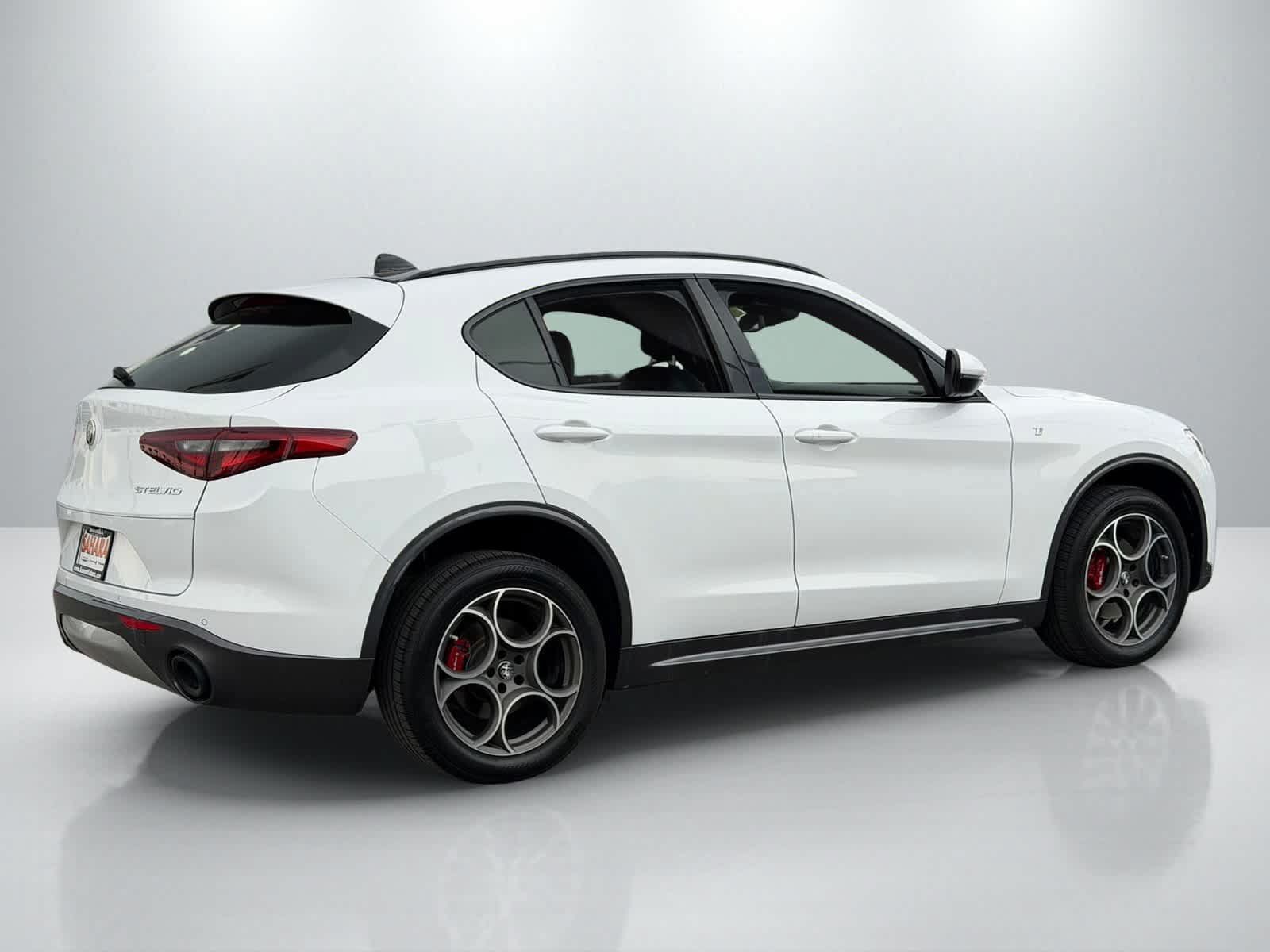 Used 2022 Alfa Romeo Stelvio Ti AWD/4WD image 7