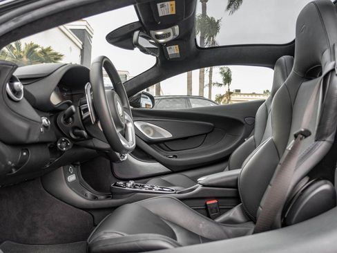 Used 2023 McLaren GT image 23