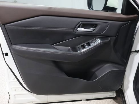 Used 2023 Nissan Rogue SV w/ SV Premium B Package image 15