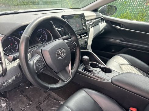 Used 2021 Toyota Camry SE w/ Cold Weather Package FWD image 10