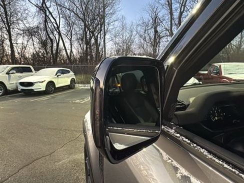 Used 2022 Land Rover Defender 110 X-Dynamic SE image 37