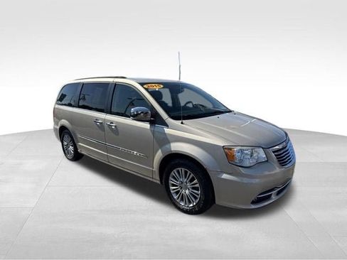 Used 2015 Chrysler Town & Country Touring-L w/ Driver Convenience Group FWD image 3