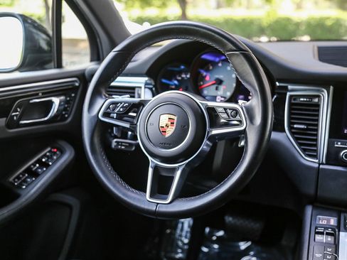 Used 2018 Porsche Macan S AWD/4WD image 13