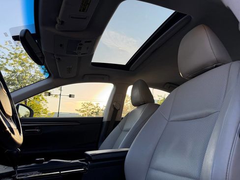 Used 2015 Lexus ES 350 w/ Premium Package FWD image 31