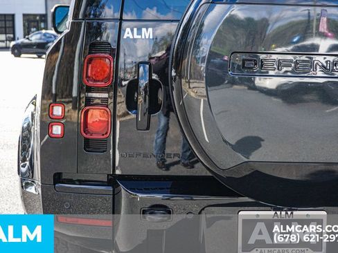 Used 2024 Land Rover Defender 90 X-Dynamic SE image 12