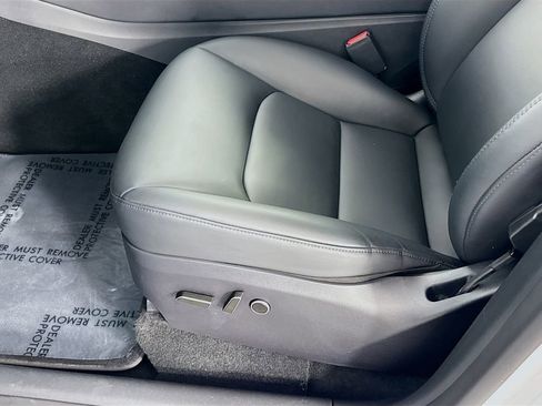 Used 2025 Tesla Model Y Long Range image 17