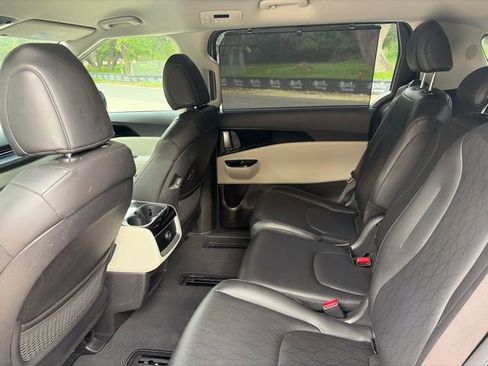 Used 2022 Kia Carnival EX FWD image 10