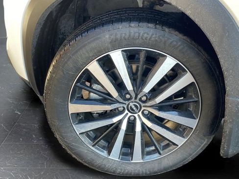 Used 2024 Nissan Pathfinder Platinum image 37