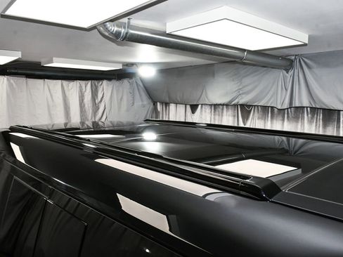 Used 2024 Land Rover Defender 130 X-Dynamic SE image 88