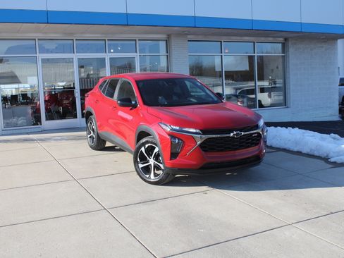 New 2026 Chevrolet Trax RS image 2