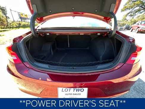 Used 2017 Buick LaCrosse Preferred image 9