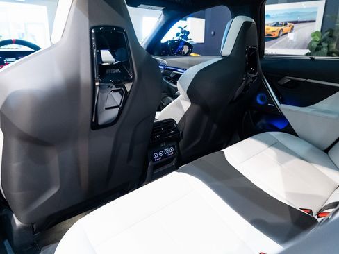 Used 2025 BMW M5 Touring image 34