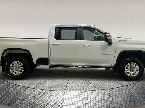 Used 2022 Chevrolet Silverado 3500 LT w/ Convenience Package image 9