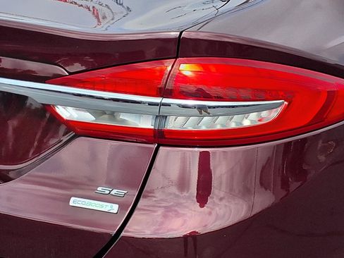 Used 2018 Ford Fusion SE w/ Fusion SE Technology Package FWD image 23