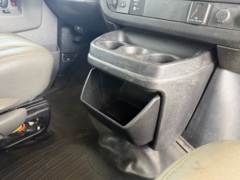 Used 2017 Chevrolet Express 2500 RWD image 20