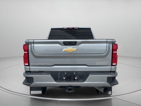 Used 2024 Chevrolet Silverado 2500 High Country w/ High Country Premium Package AWD/4WD image 4