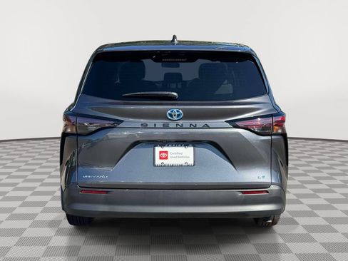 Used 2025 Toyota Sienna LE AWD/4WD image 6