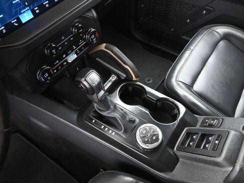 Used 2025 Ford Bronco Badlands image 20