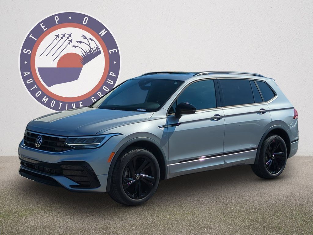 Used 2023 Volkswagen Tiguan SE R-Line FWD image 2