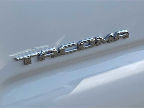 Used 2022 Toyota Tacoma SR5 w/ Technology Package AWD/4WD image 30