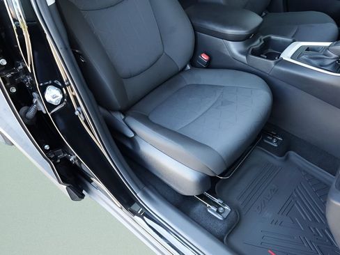 Certified 2025 Toyota RAV4 XLE AWD/4WD image 20