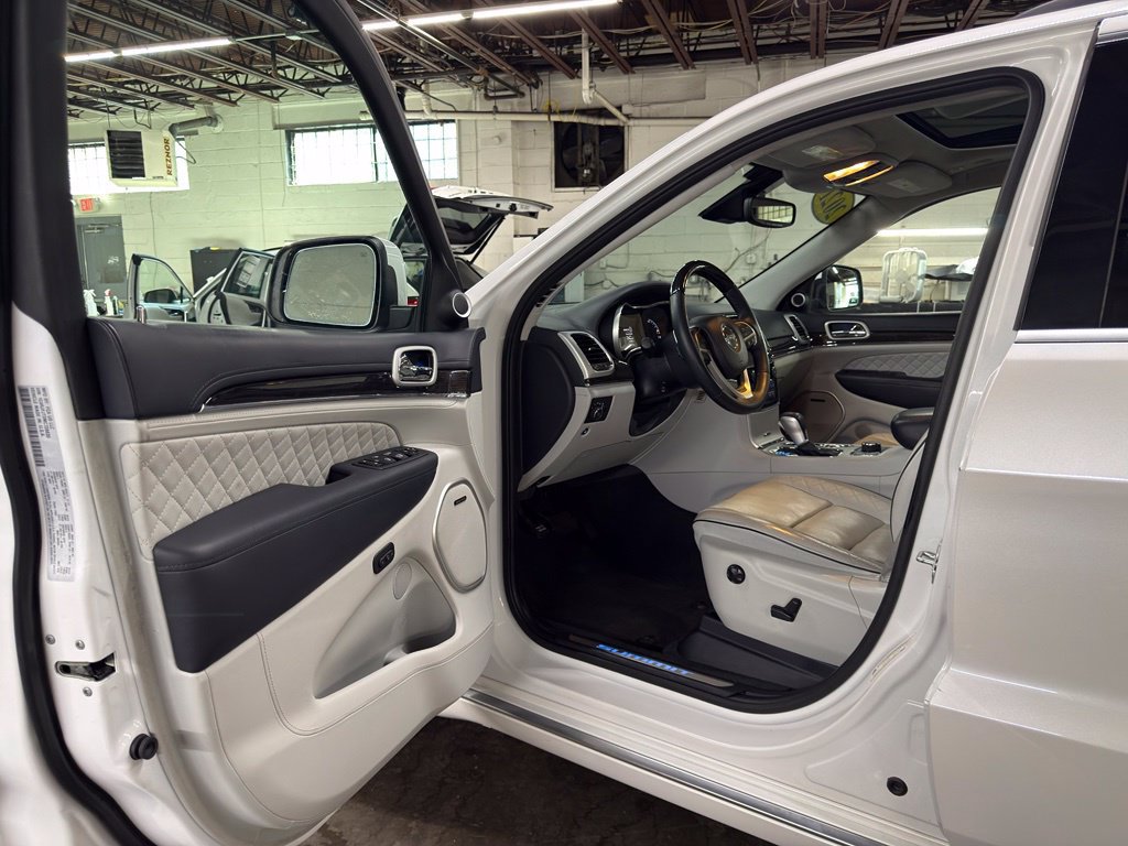 Used 2021 Jeep Grand Cherokee Summit AWD/4WD image 17