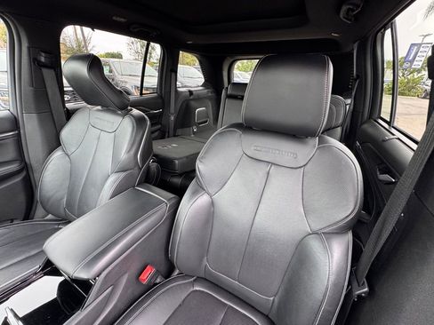 Used 2023 Jeep Grand Cherokee Overland w/ Luxury Tech Group IV image 19