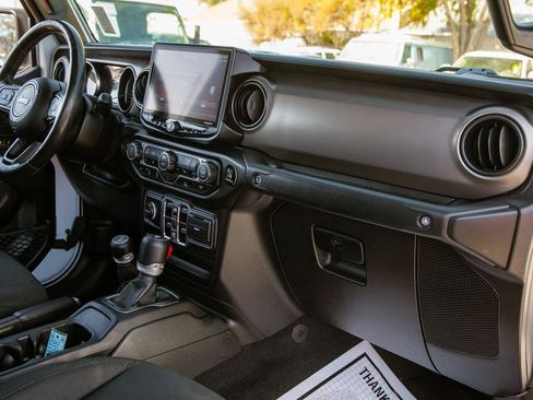 Used 2021 Jeep Gladiator Willys image 11