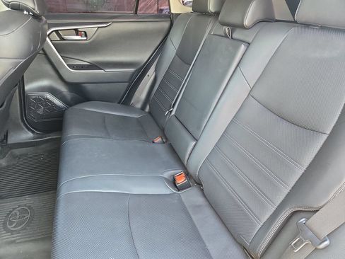Used 2020 Toyota RAV4 Limited FWD image 19
