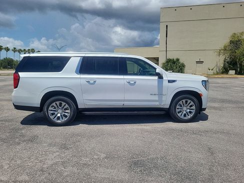 Used 2023 GMC Yukon XL Denali AWD/4WD image 5