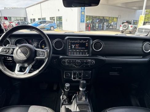Used 2022 Jeep Wrangler Unlimited Sahara w/ Cold Weather Group AWD/4WD image 11