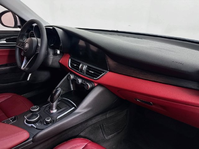 Used 2018 Alfa Romeo Giulia RWD image 27